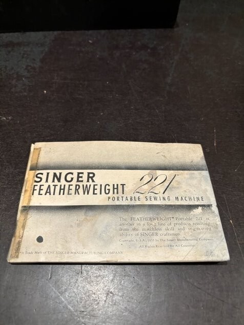 SINGER 221K Featherweight Sewing Machine
