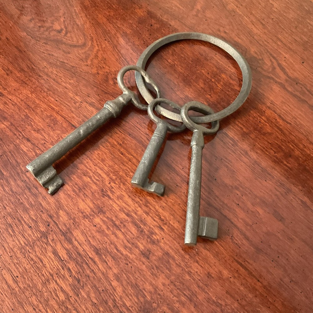 Rustic Decorative Cast Iron Key Set - Preowned