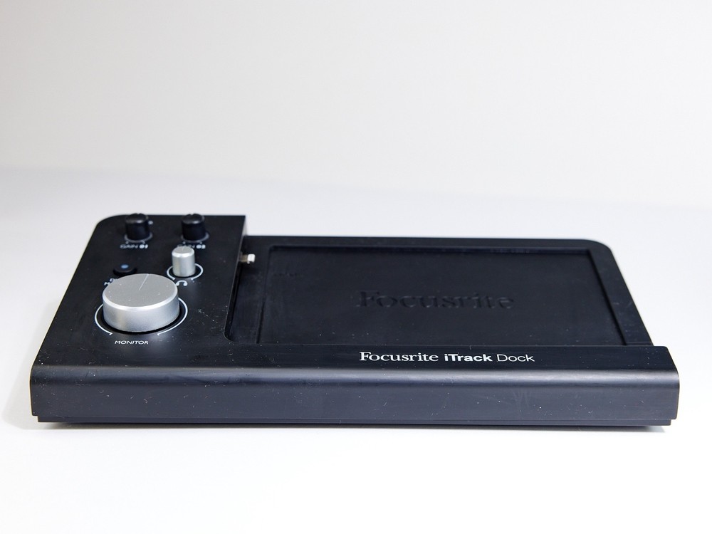 Focusrite iTrack Dock w/ iPad Audio Interface Pre-Amp USB MIDI XLR 1/4" Used