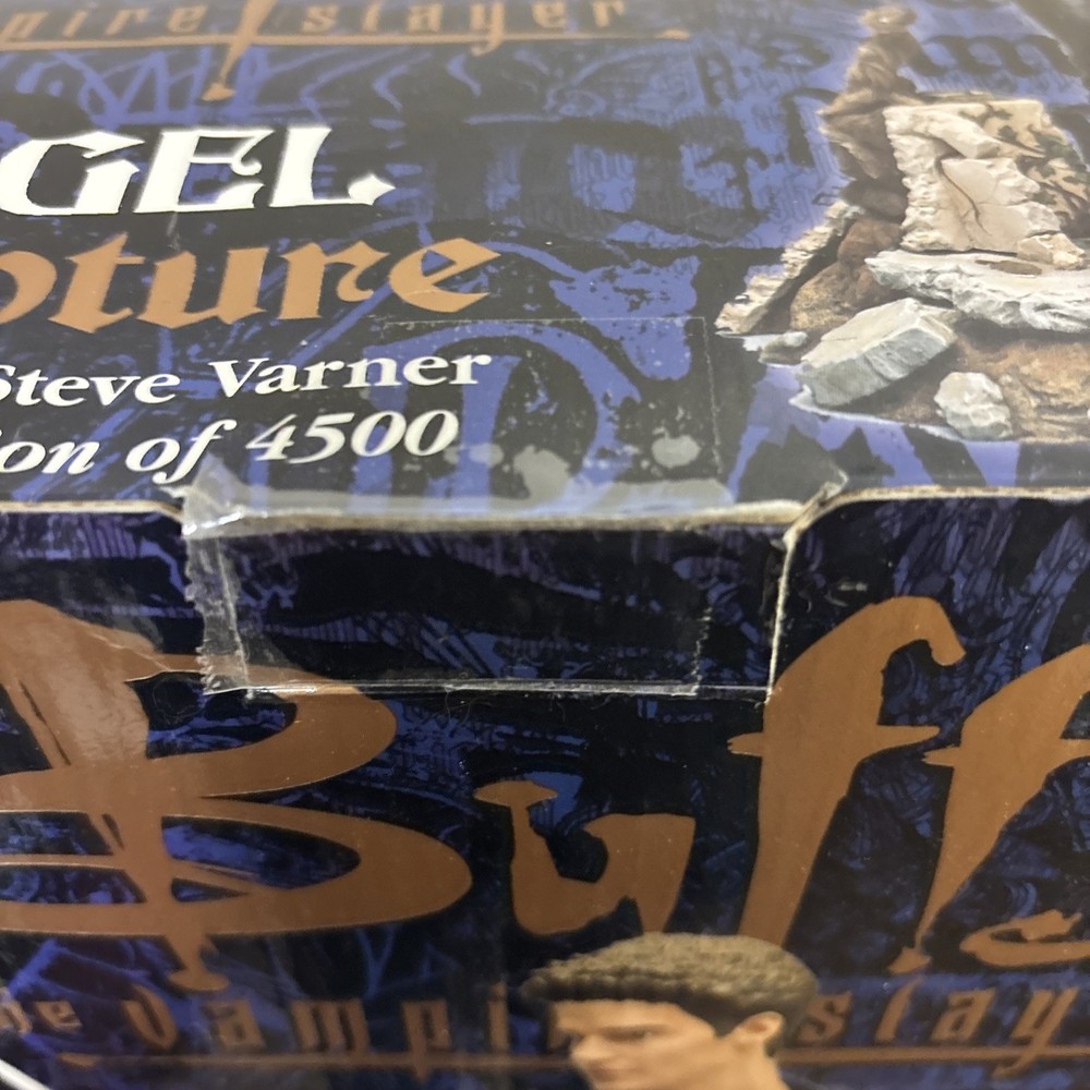 Angel (Buffy the Vampire Slayer/David Boreanaz - Varner Studios) statue