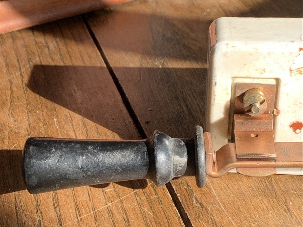Trumbull Knife Switch