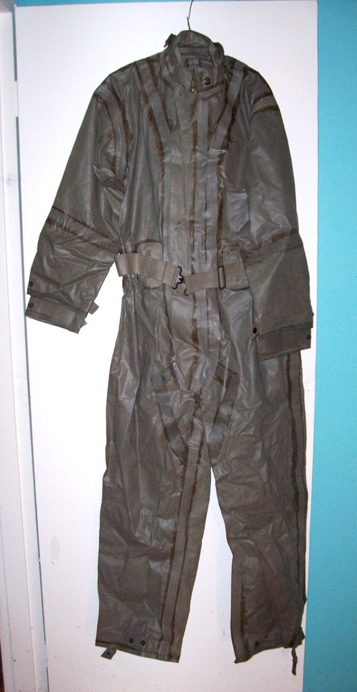 ROCKET FUEL HANDLER / TOXICOLOGICAL AGENT  RUBBERIZED  PROCTIVE COVERAL MEDIUM