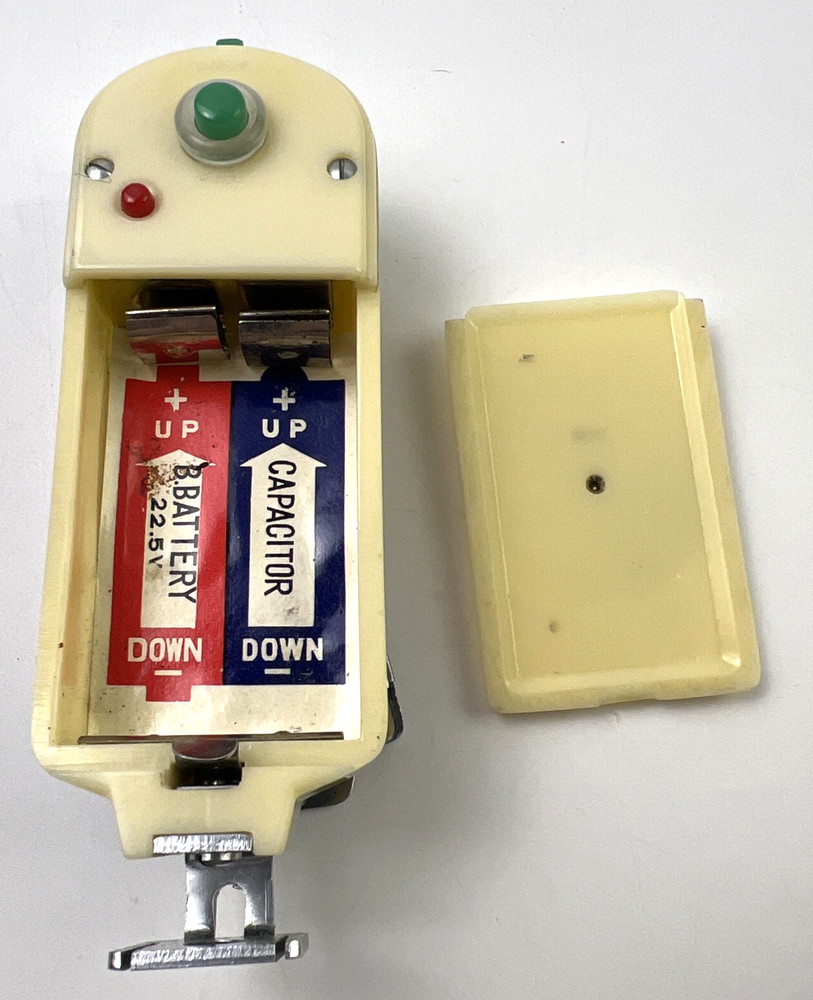 Minolta Deluxe II Hot Shoe fan Flash (requires 300MFD capacitor)