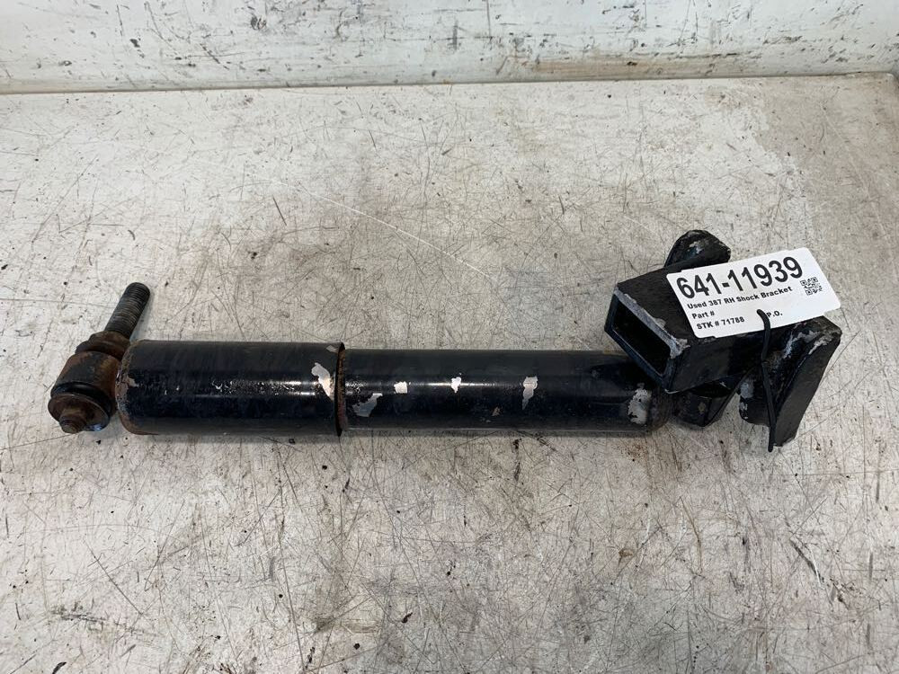 2011 Peterbilt 387 Suspension Bracket (641-11939)