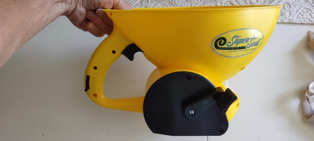 Handheld Spreader Seeder Broadcaster Hand Crank Power Spreader Small Yard