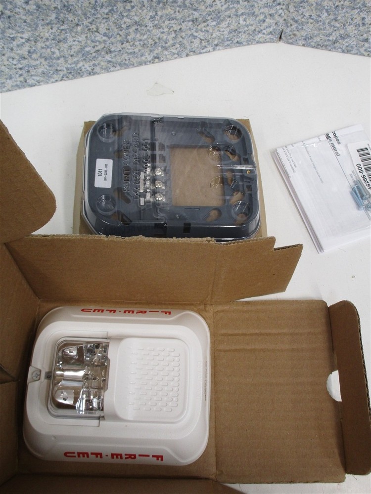 SYSTEM SENSOR SWLA White Strobe Bilingual 12/24VDC Wall Mount NEW