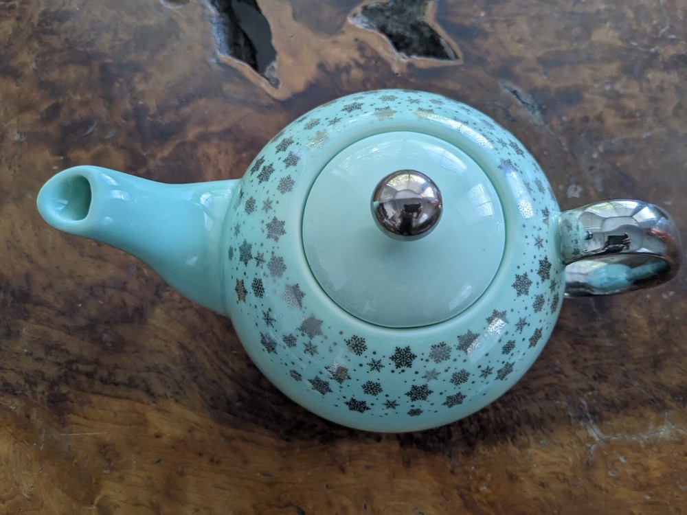 Ciroa Green Teapot With Silver Snowflakes