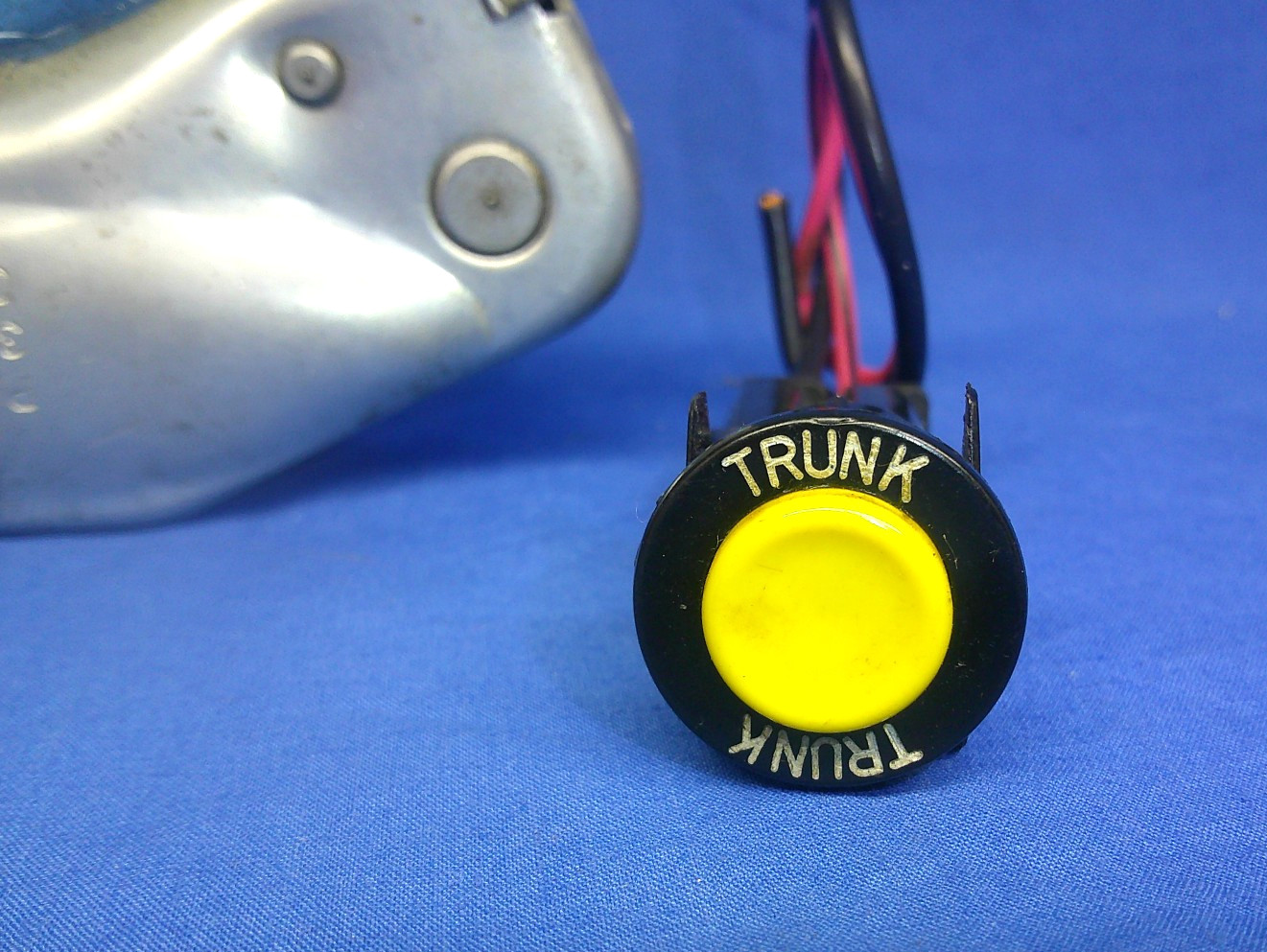 Vintage NOS 1968-76 Lincoln Continental Mark IV Power Trunk Lid Latch Release