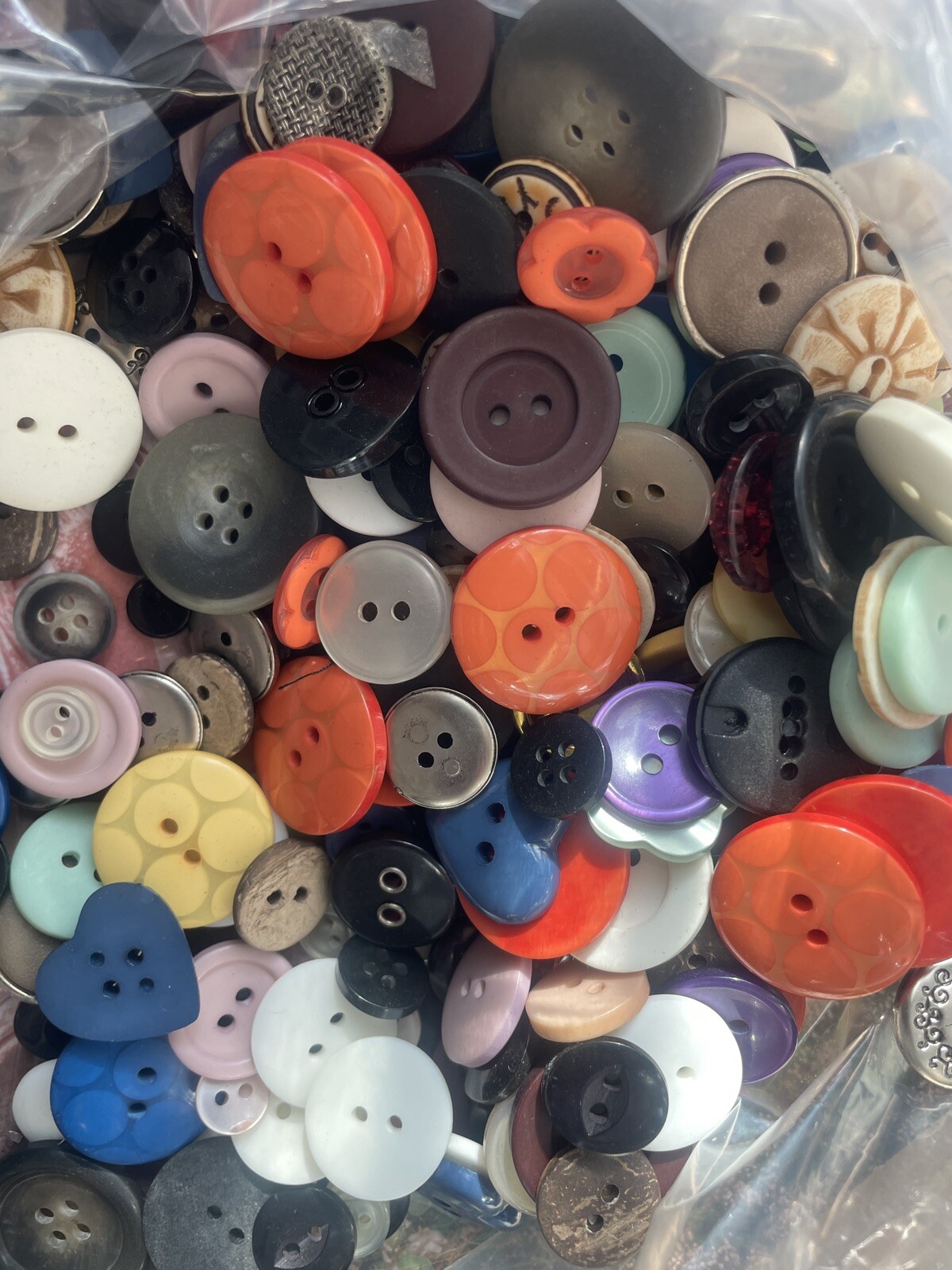 ASSORTED RANDOM VINTAGE Sewing Button Mix Lots of 300, USA SHIPPER