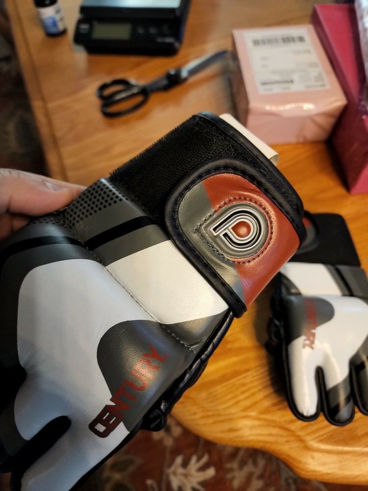 CENTURY Drive Men's Training Glove Size Medium