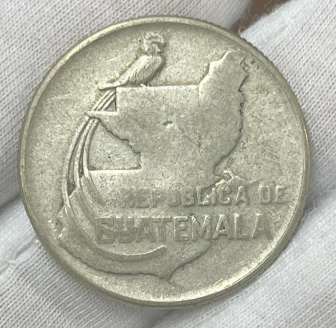1943 Guatemala 25 Centavos Silver Coin