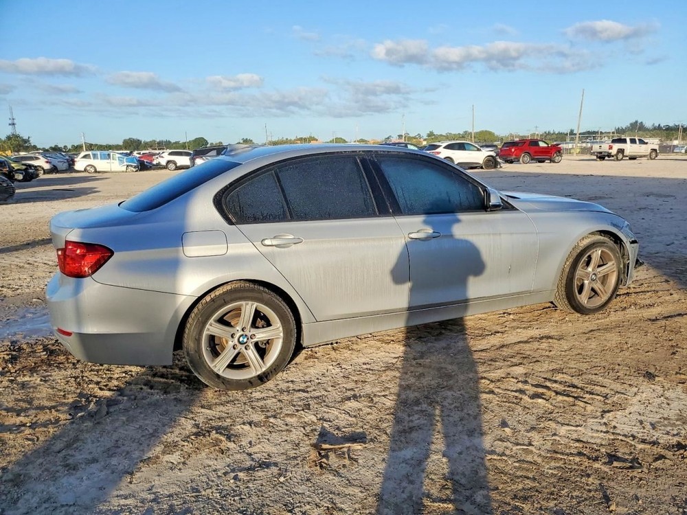 320I 2015 Glove Box 4982380