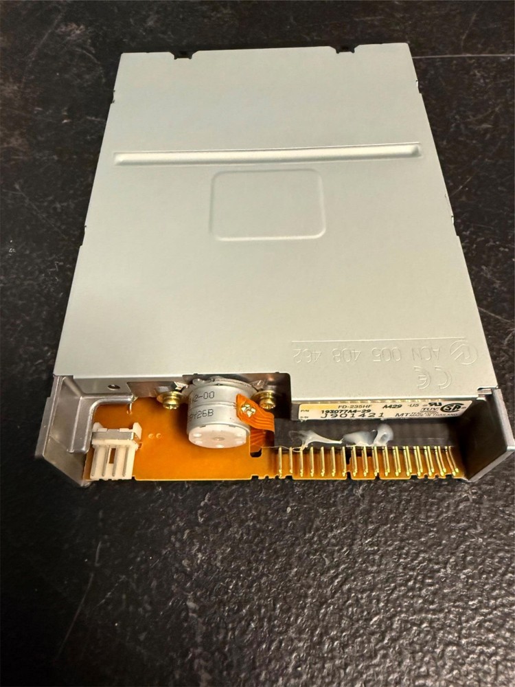 TEAC 193077A4-29 Floppy Disk Drive Model FD-235HF