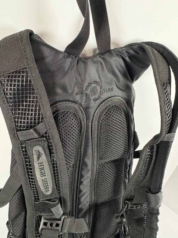 WWE High Sierra Hydration Backpack Black Water Bladder Hiking Pack