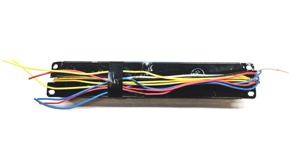 Advance 120V60Hz Centium Program Rapid-Start Electronic Ballast RCN-3S32-SC USED