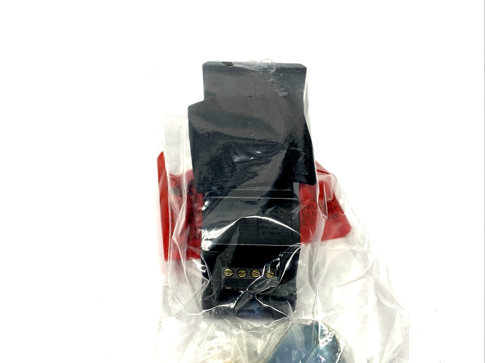 Red Lion CUBCB020 Single Preset Counter w/ Batch Indication 10-28VAC