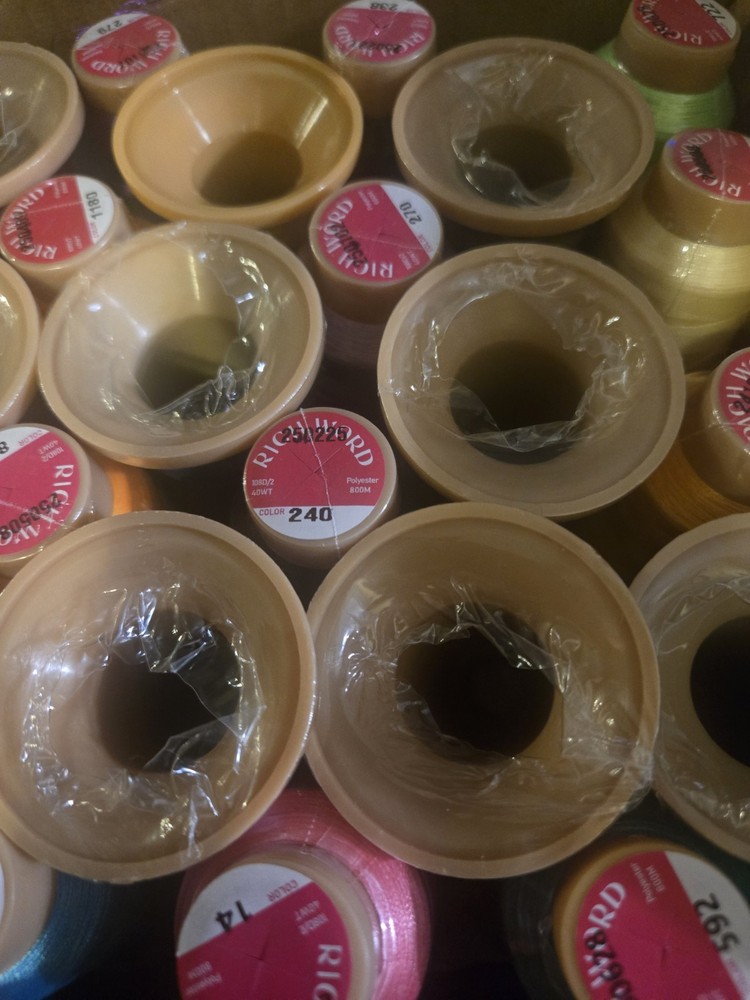 Polyester Embroidery Thread 800M, 80 Colors, 40WT