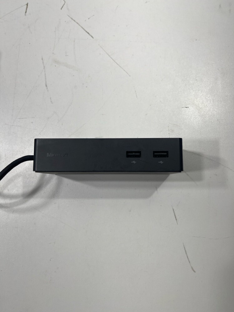 MICROSOFT SURFACE DOCK STATION 1661 WITH CORDS (P15012294)