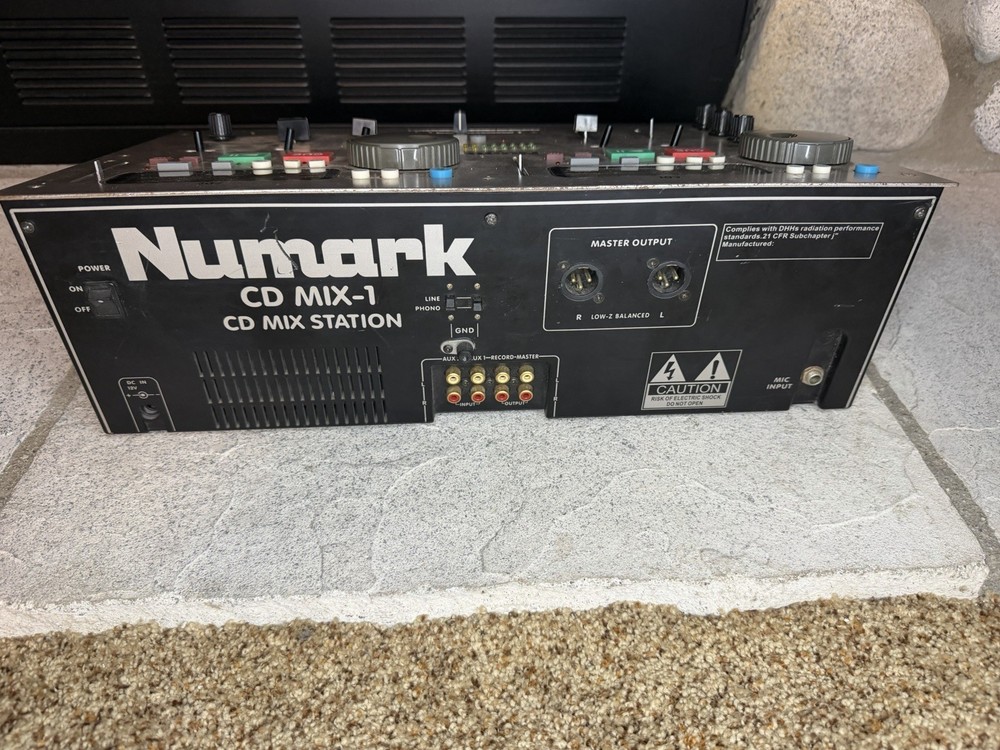 Numark CD Mix 1 Professional CD Mixing Console POWERS ON