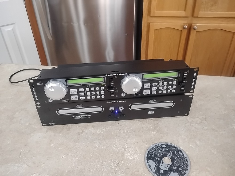 American Audio dcd-pro310 Professional Dj Controller & Dual Cd Player + Cable