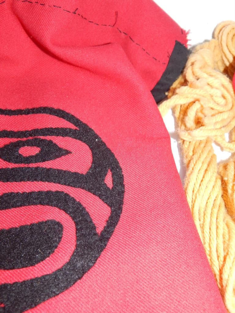 VINTAGE ALASKA TLINGIT NW COAST LEGGINS RAVEN DESIGN - NICE !