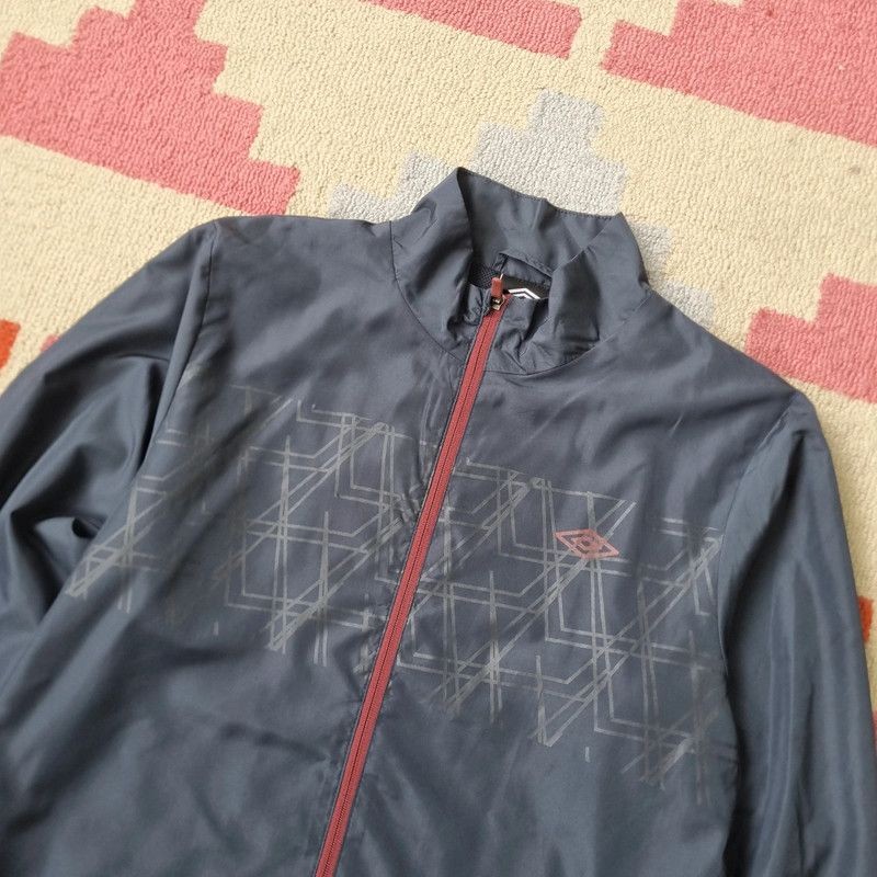 Umbro Dark Grey Track Jacket Windbreaker Training Top medium