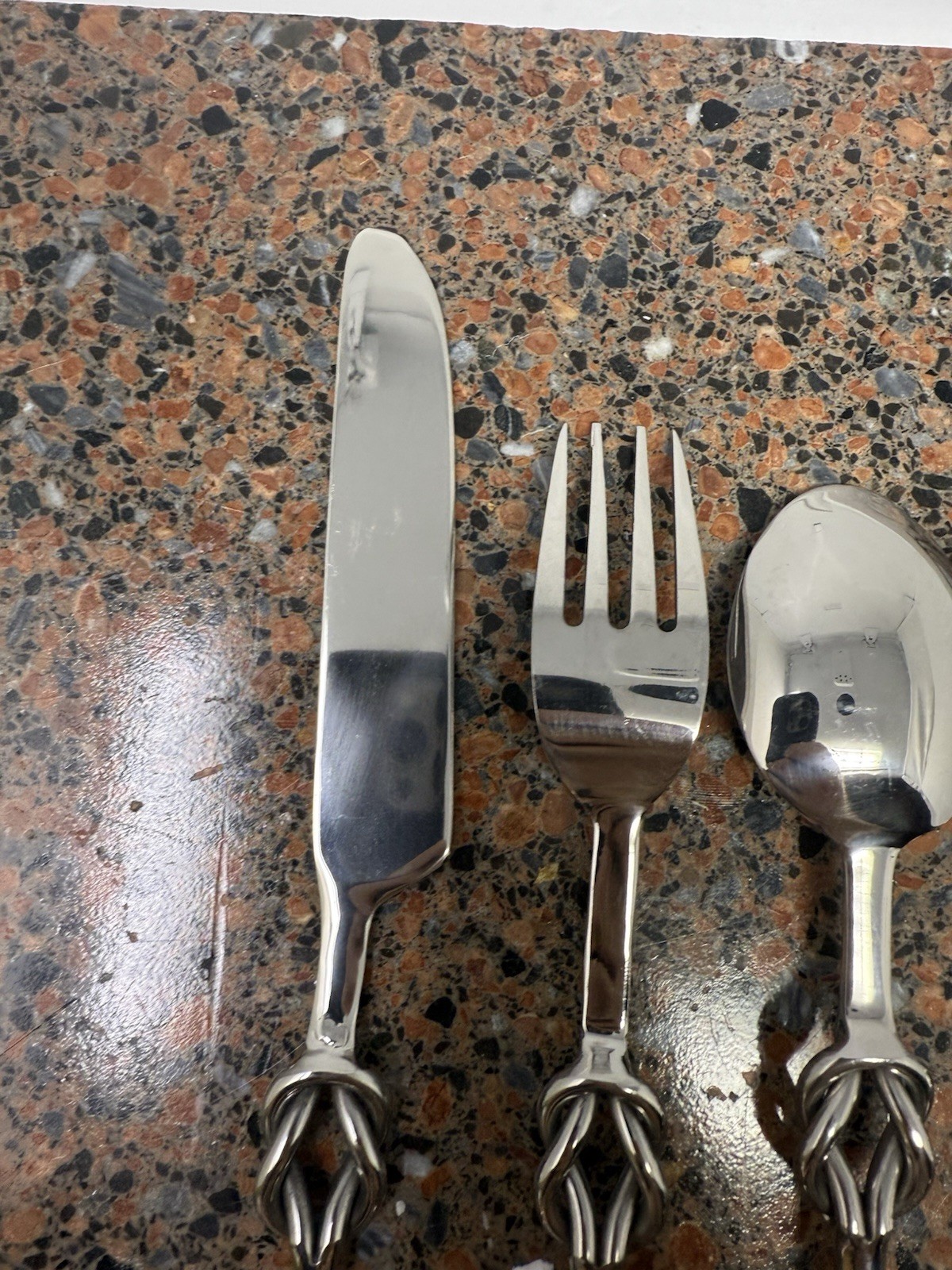 Elyon Forged Reef Knot Reflective 5 Piece stainless Flatware Place setting 18/8