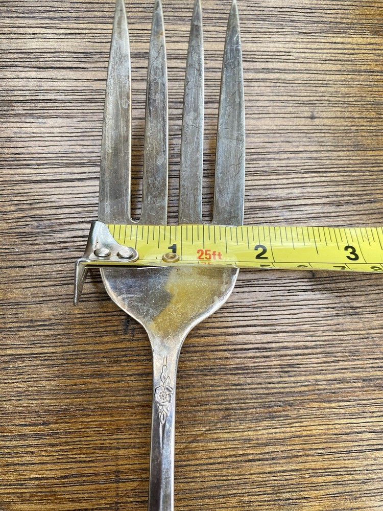 Wm Rogers & Son 1952 Fork “PRIMROSE PATTERN “ Beautiful !