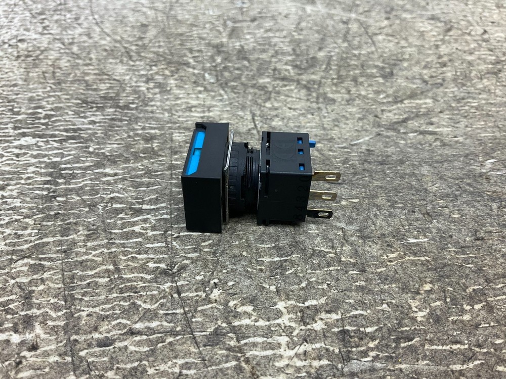 IDEC LB-T1 Blue Illuminated Push Button LBT1 (TSC)