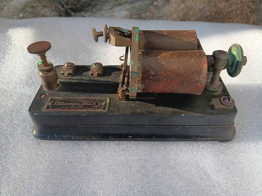 J.H. Bunnell & Co. NY 150 Ohms Telegraph Relay Metal Base RR Original Badge 1920