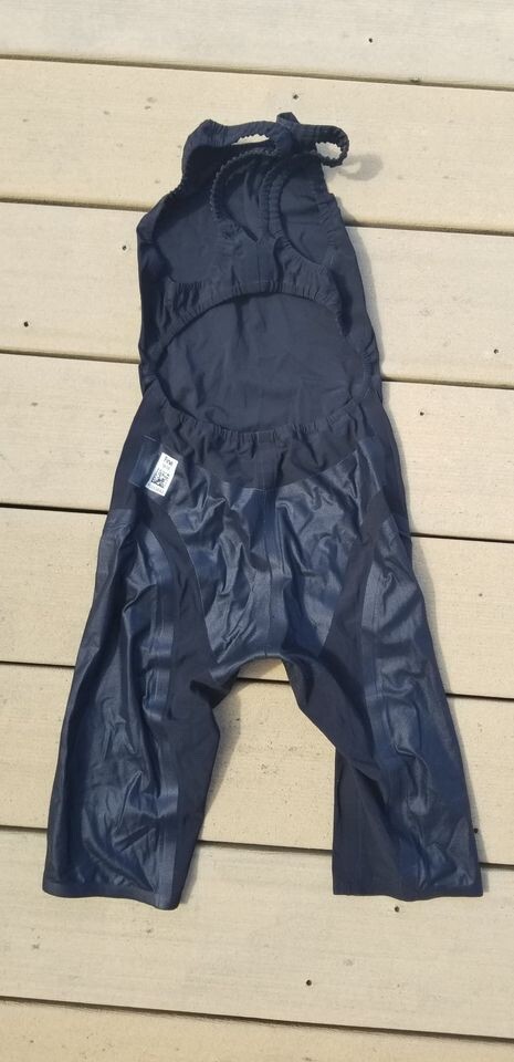 FINIS competitive racing kneeskin swimsuit
