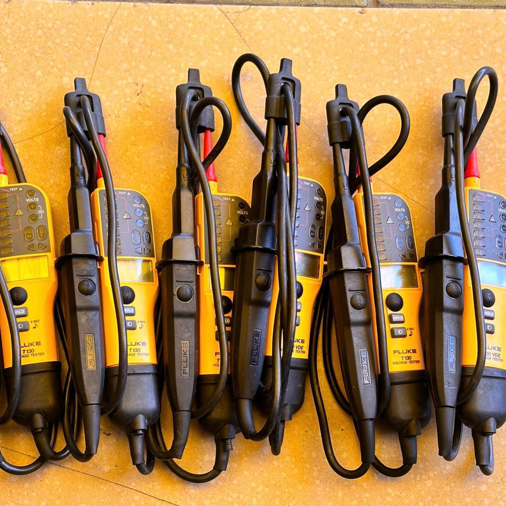 Fluke T130 Two-pole Electrical Probe Tester or flukeT130VDE/Nice/working-
