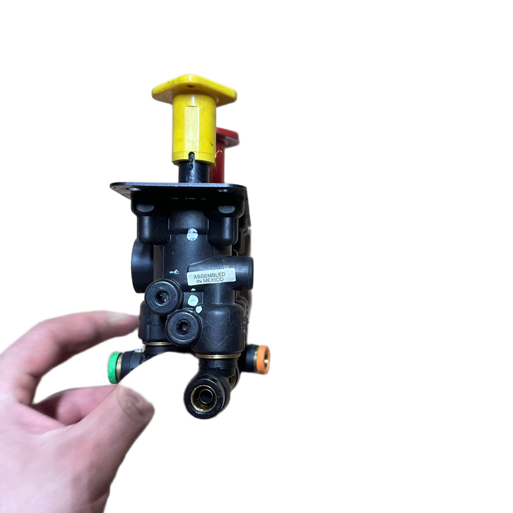 BENDIX PARKING BRAKE & TRAILER AIR VALVE 5018303