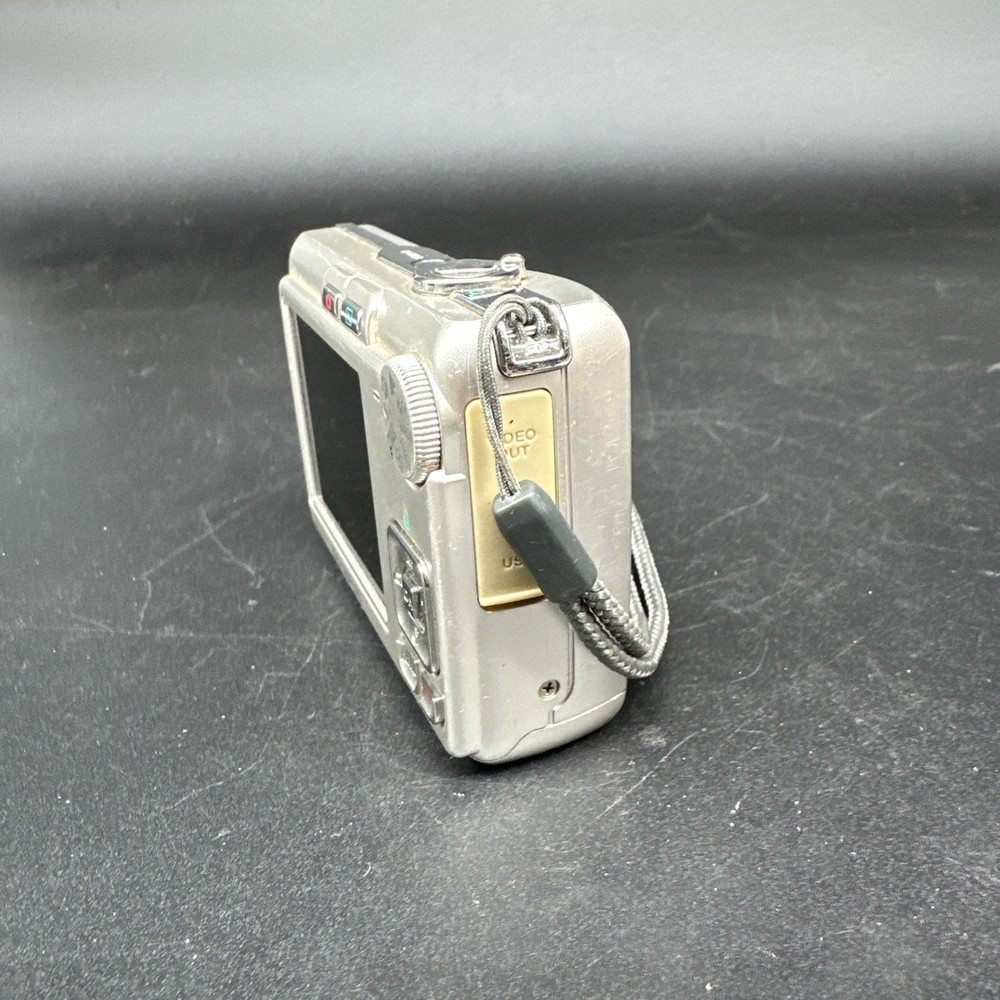 Olympus FE-270 7.1MP Digital Camera, Silver - Tested