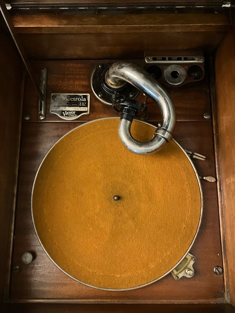 Victrola Granada Phonograph Serial #54371