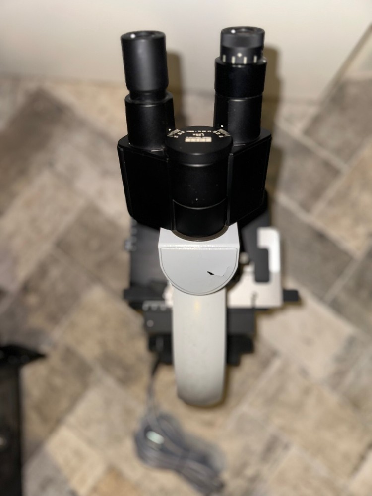 Zeiss Universal Microscope 47 30 15 with objectives