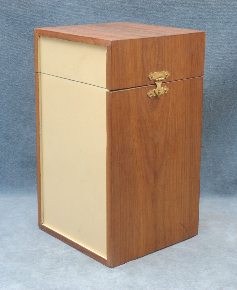 1950's CUSTOM-SIXTY COIN AND STAMP CAMERA UNIT