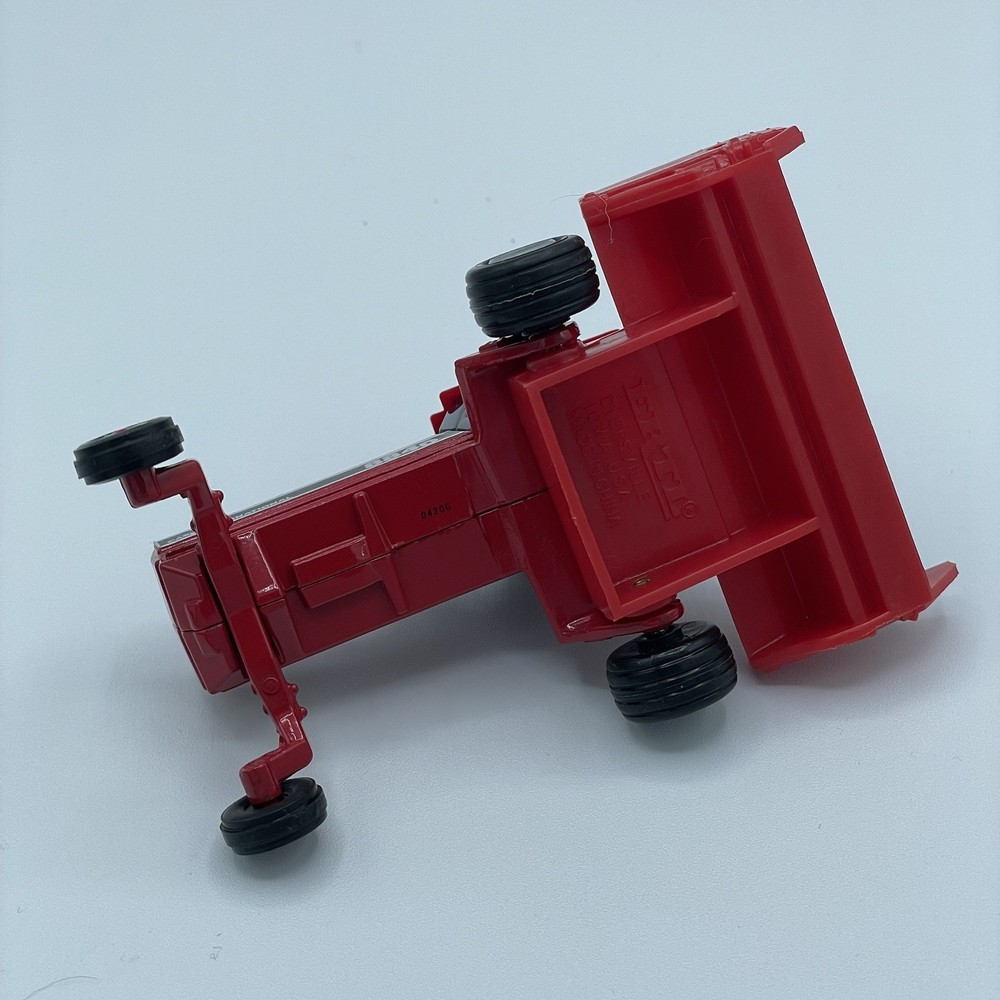 ERTL 1/64 Scale Case International 8840 Self-Propelled Windrower
