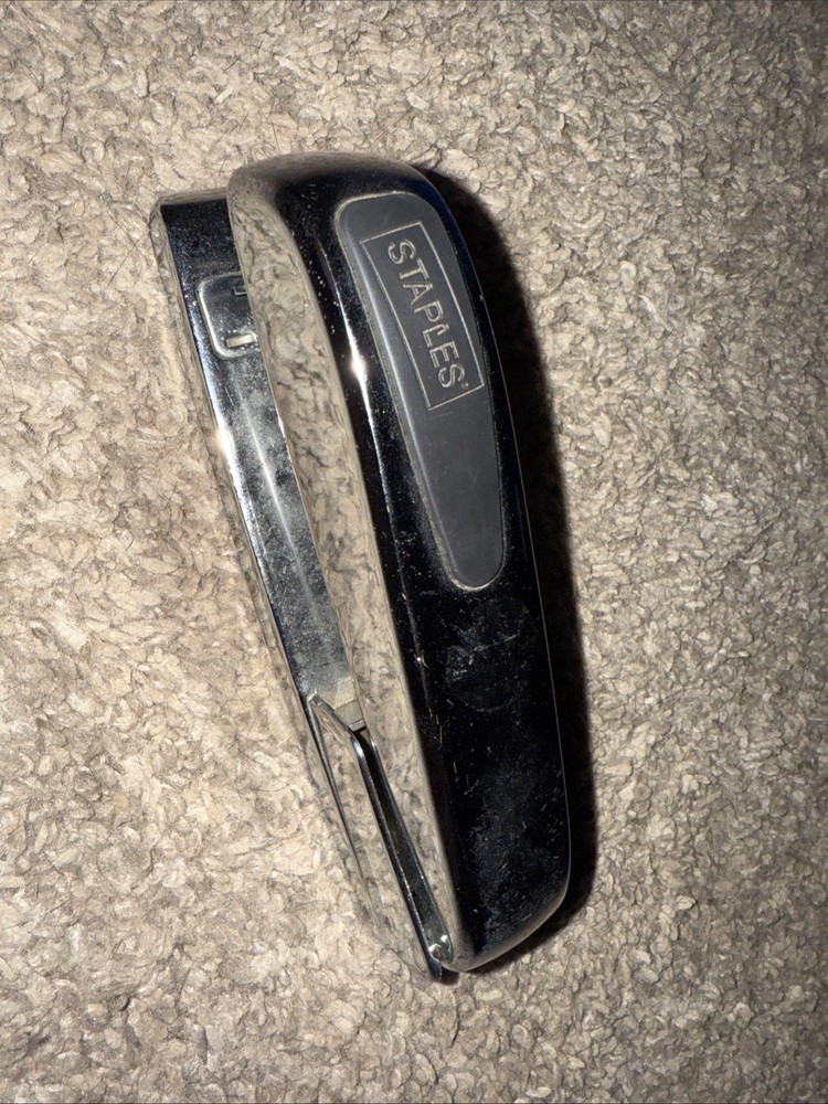 staples stapler 33993 chrome VHTF (N)