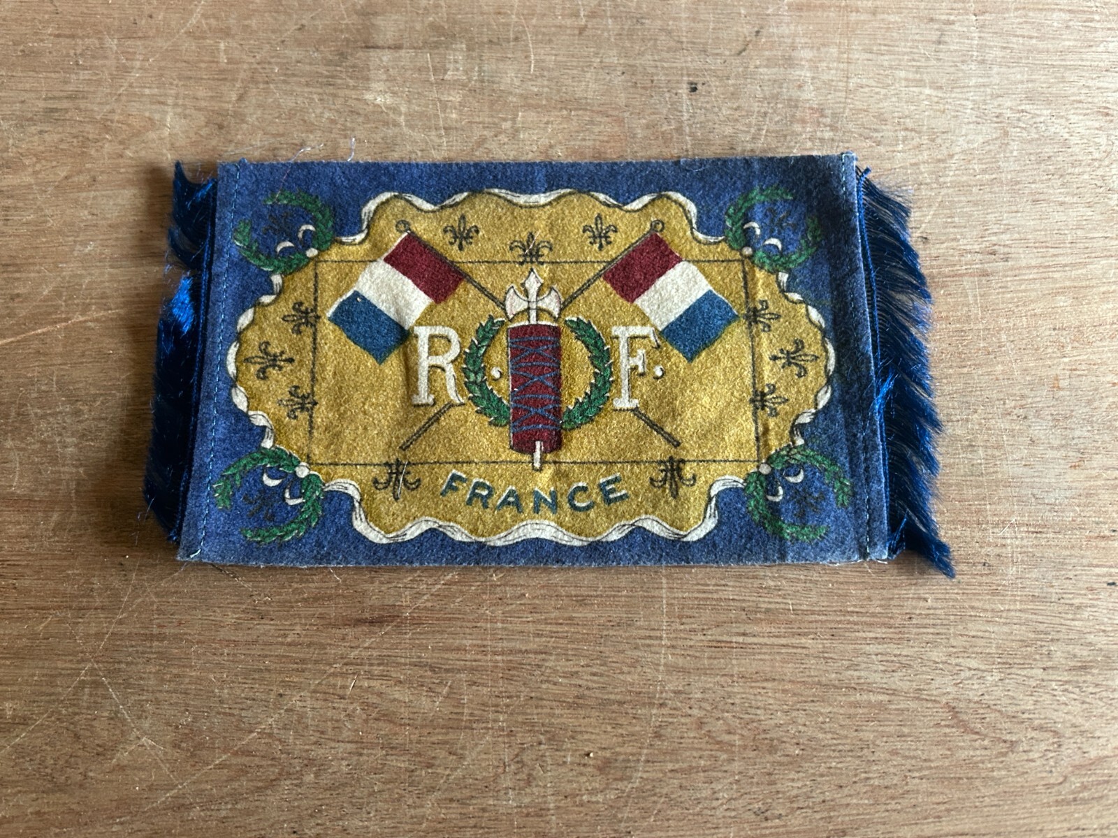 France Tobacco Cigar Felt Battle Axe Crossed Flags R.F. Early 1900s 4.75x7.25