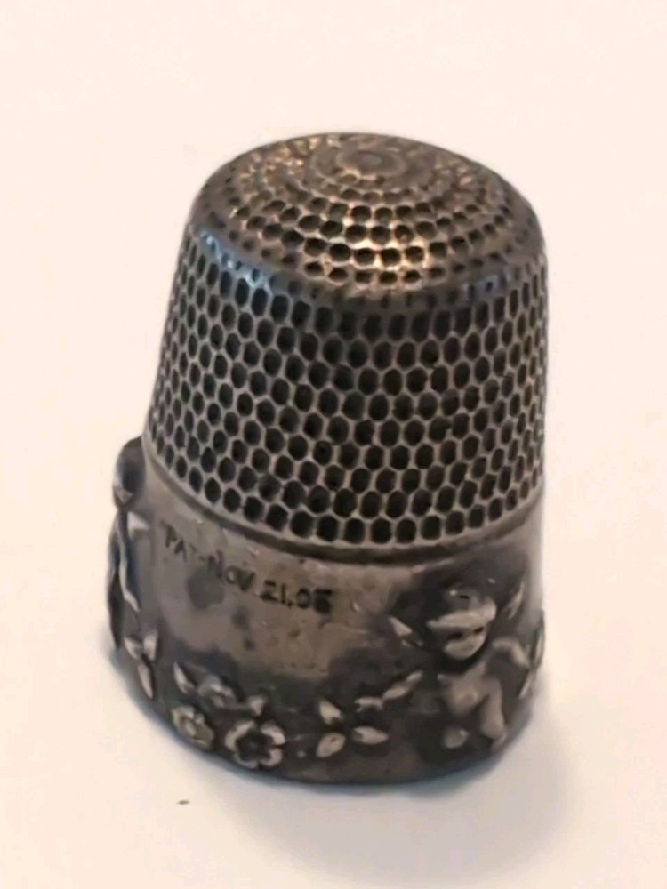 Antique Simons Bros Sterling Thimble with Cherubs