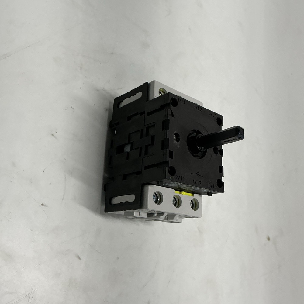 BACO 172100 disconnect switch body X-133