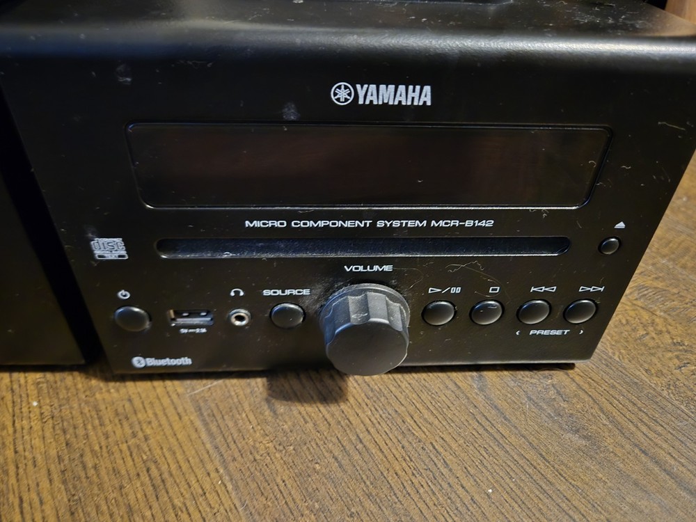 Yamaha MCR-B142 Micro Component System Bluetooth/ CD/Radio /USB Black NO REMOTE