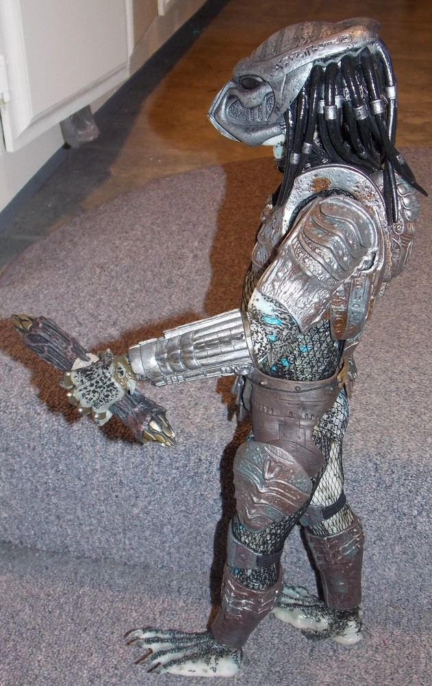 NECA Predator 20 inch Action Figure 1/4 Scale