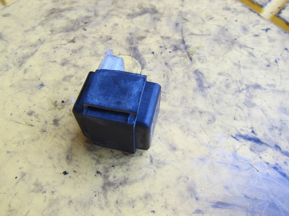 1995 Suzuki GS500 E OEM RELAY