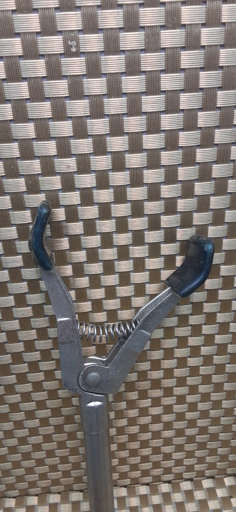 Fisher Lab Single Adjustment 2-Prong 8 1/2"Extension Clamp/ missing screw
