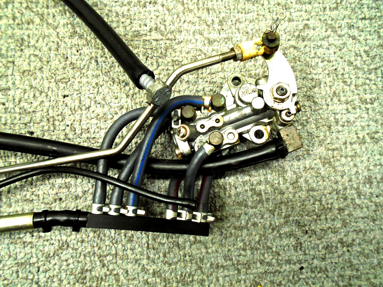 Oil Injection Pump Assy w Tank Assy 67H-13200-00-00 Yamaha 150hp-200hp Outboard