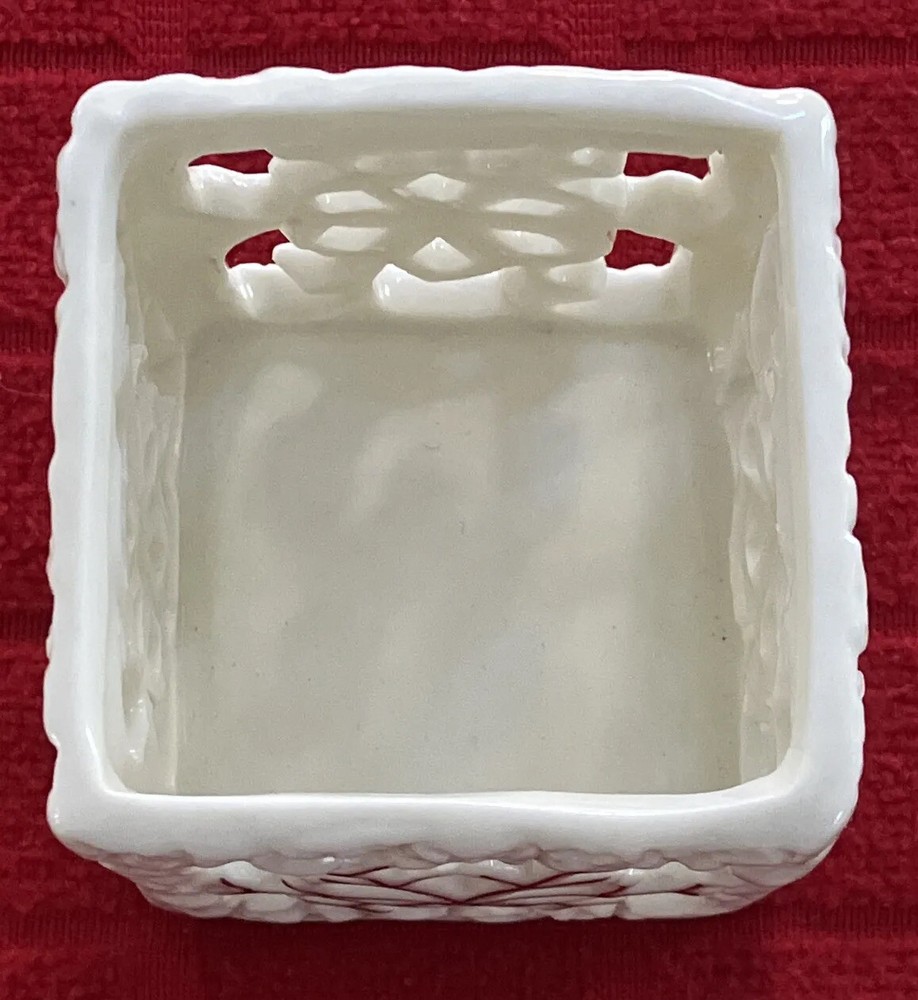 “SNOWFLAKE” ADORNED CERAMIC TEA LIGHT CANDLE HOLDER