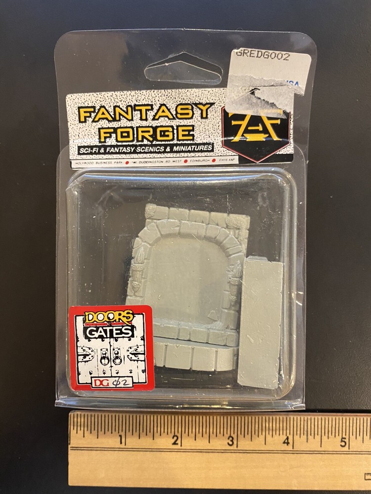 Fantasy Forge Miniatures Doors and Gates DG02. New in Package. 