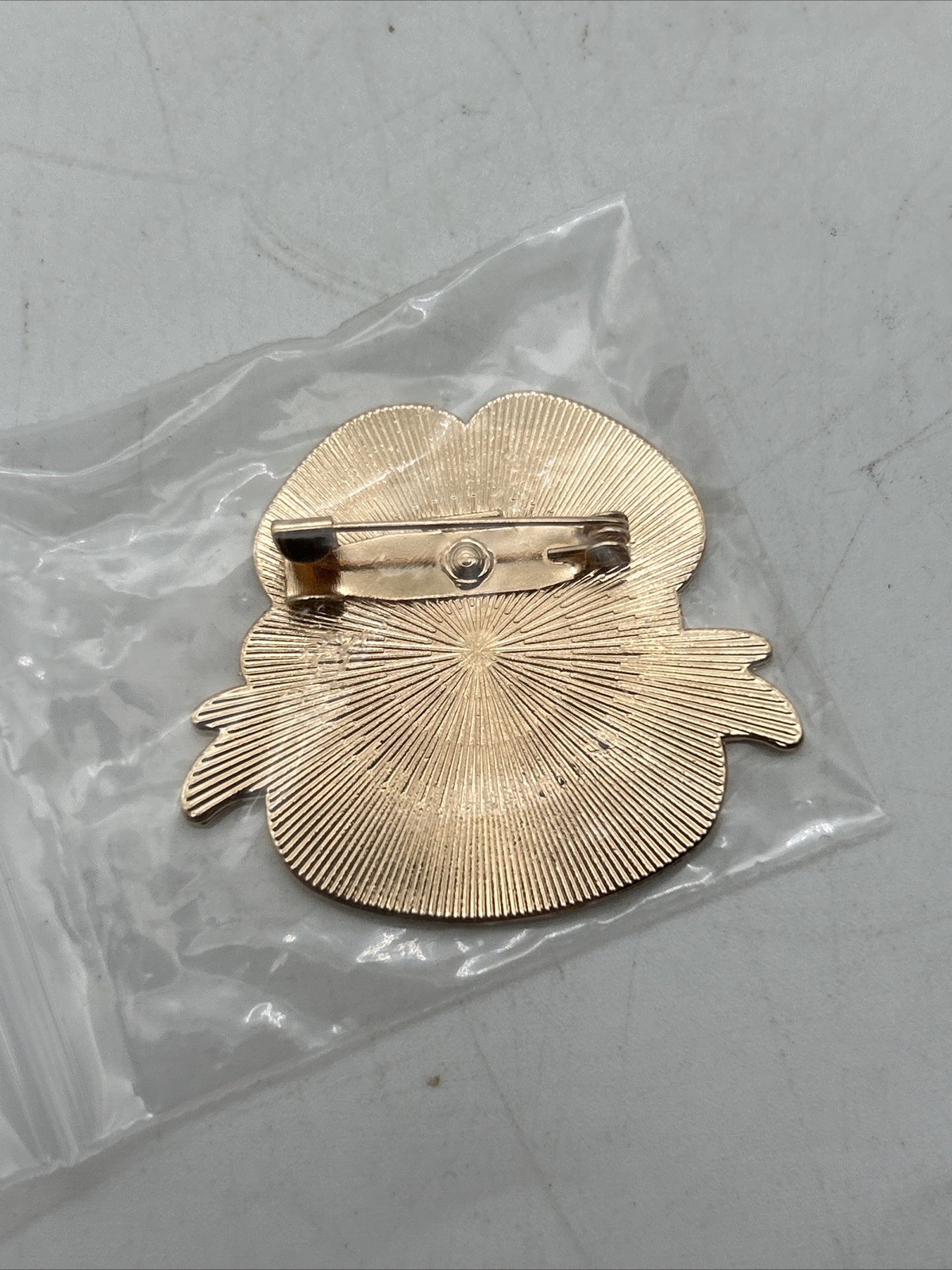 Remembrance Day Lest We Forget Red Poppy Metal Lapel Pin Badge